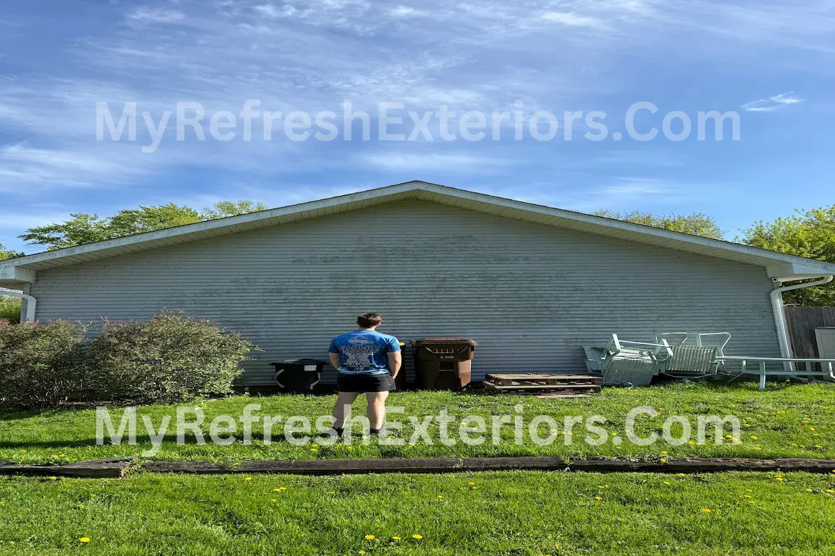 Dirty siding before house washing in Barrington IL